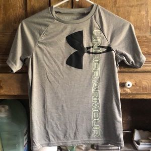 Junior Under Armour t-shirt, size YMF/JM/M